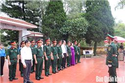 Quân khu dâng hương tưởng niệm các anh hùng liệt sĩ tại tỉnh Lạng Sơn